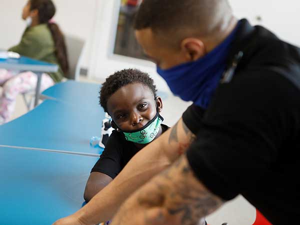 Florida sheriff deputies deliver meals to kids doing virtual school