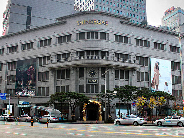 Shinsegae outlet shuts down food section over coronavirus fears