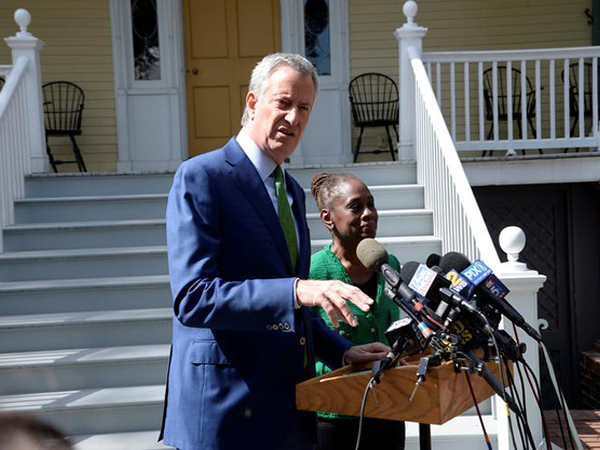 Bill de Blasio booed as 'worst mayor ever' at NYC's Columbus Day Parade: 'Big Bird,' 'laughingstock'