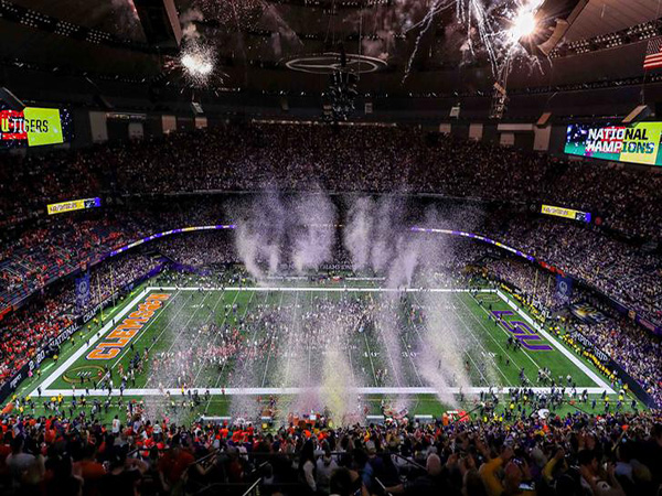 Minnesota 'Teacher of the Year' kneels during anthem at college football championship: 'A very respectful protest