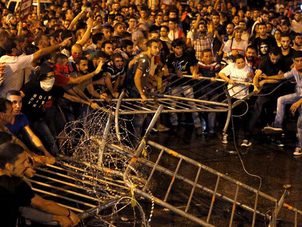 At least 150 injured in Lebanese capital after violent clashes between protesters and police