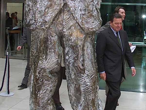 It's 50 years since Willy Brandt fell to his knees in Warsaw to apologise for Nazi-era crimes