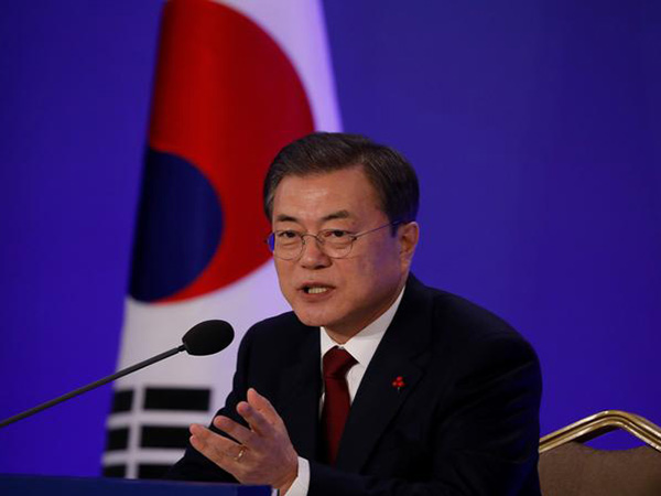 Moon upbeat about S. Korea's economy, vows to maintain recovery momentum