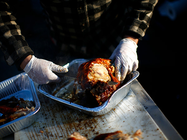 14-year-old 's Thanksgiving feast goes viral on Twitter with more than 787,000 likes