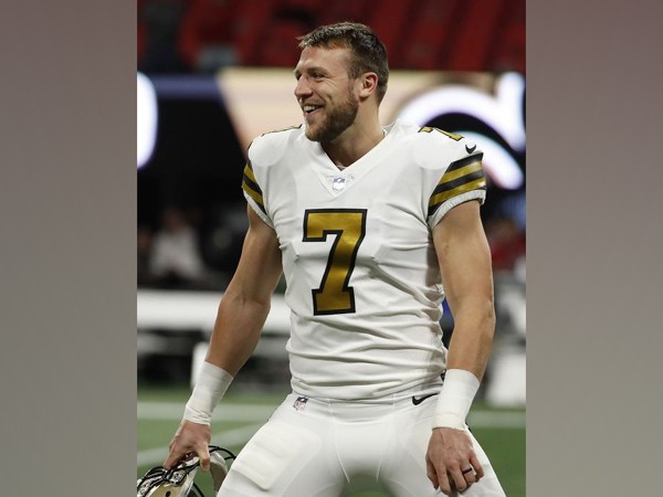 Saints blowout QB-less Broncos