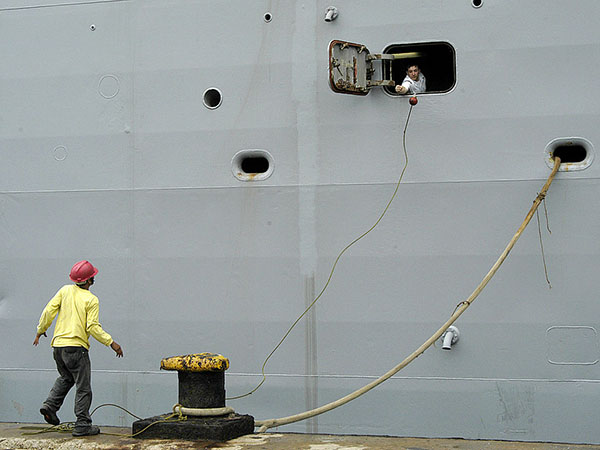 Port Worker killed in accident at Colombo harbor
