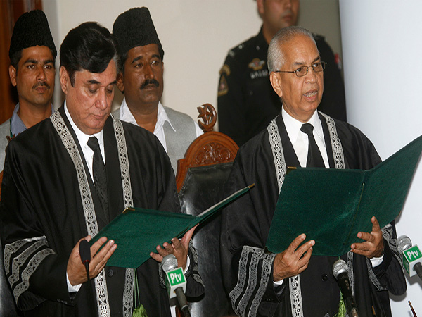 NAB chief asked to resign in wake of SC verdict, HRW report