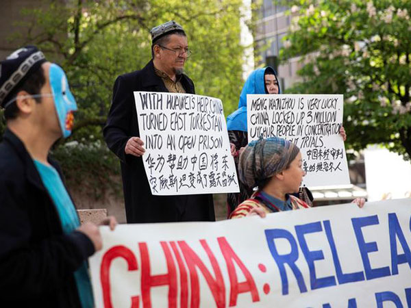 US restricts visas for Chinese officials