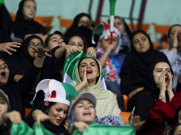 Iran beats Cambodia 14-0 in historic match attended by women