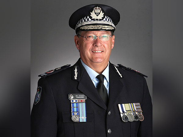 State Councilor meets Hong Kong police commissioner