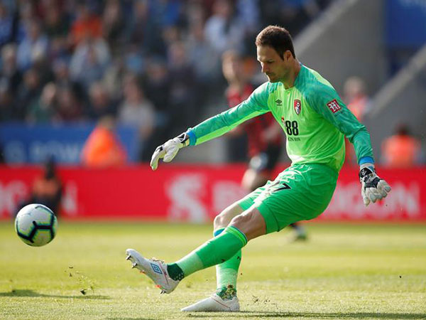 Asmir Begovic joins AC Milan on loan