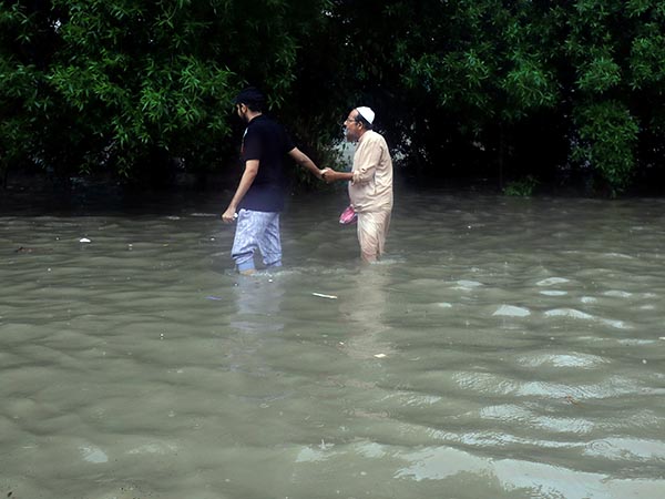 SC questions performance of Karachi city government