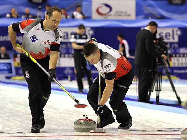 Jennifer Jones and Brent Laing victorious in curling's return from the pandemic