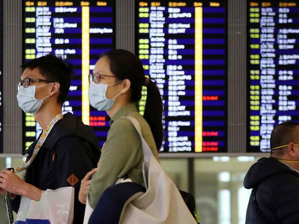 Airlines extend flght suspensions, halt more amid virus fears