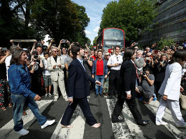 'Abbey Road' back to top of British album charts