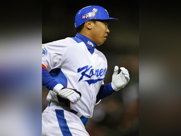 Ex-KBO slugger to take coaching training with Phillies