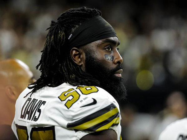 Demario Davis 'Man of God' headband sales explode after NFL fine, he's giving it all to charity