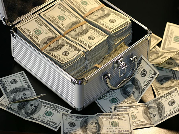 Michigan man finds more than $43G in couch he bought from store