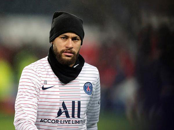 Neymar denies reports of 500-guest party
