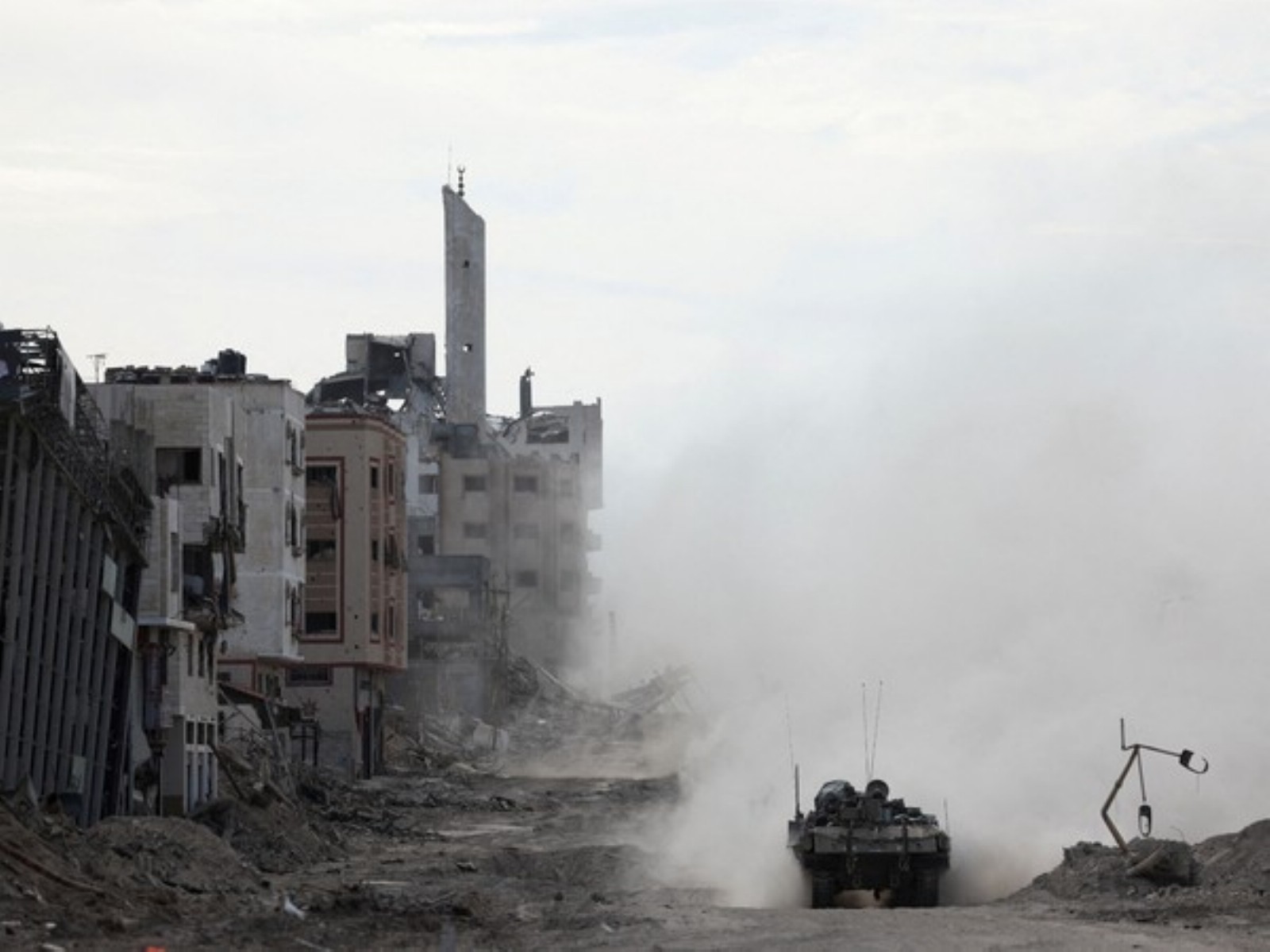Israel and Hezbollah continue to trade attacks ahead of Washington talks