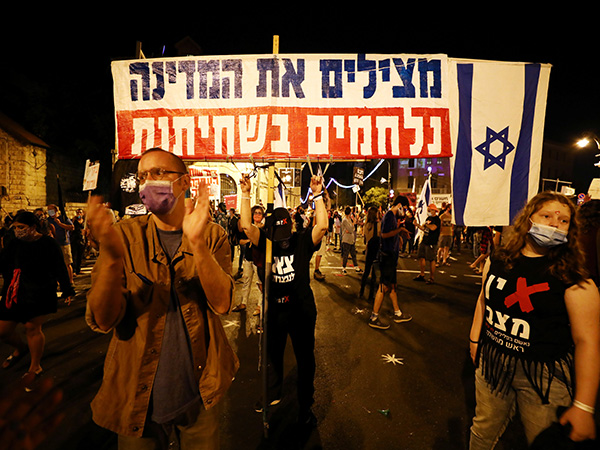 Israelis protest against Netanyahu despite coronavirus lockdown