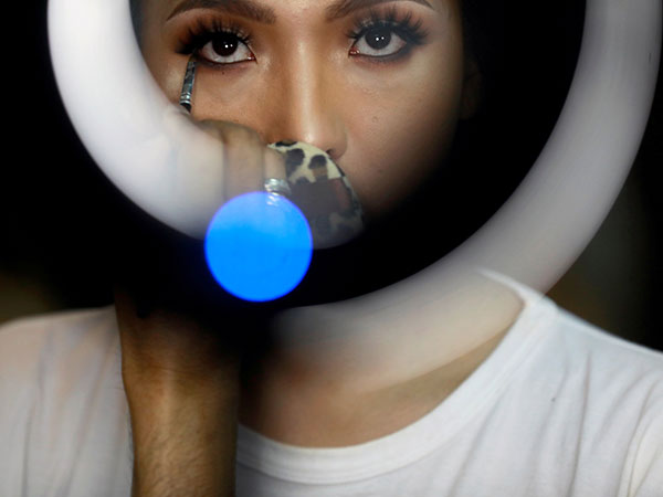 Transgender Afghan Artist Wins Intl Award