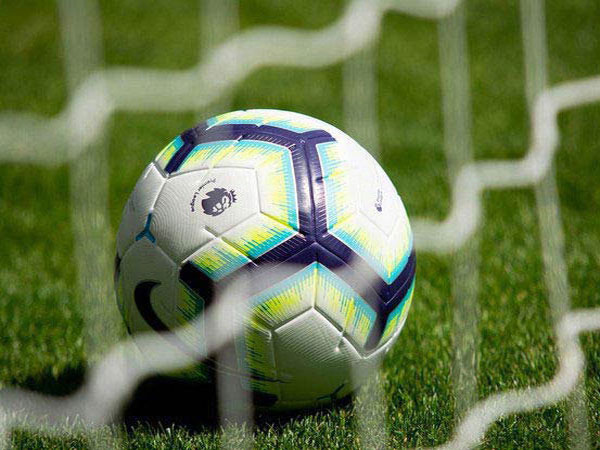 Milan breaks 10-man Napoli, Inter claims comeback win