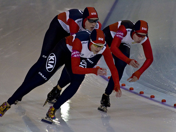 Canada's Graeme Fish breaks 10,000m world record at speed skating championships