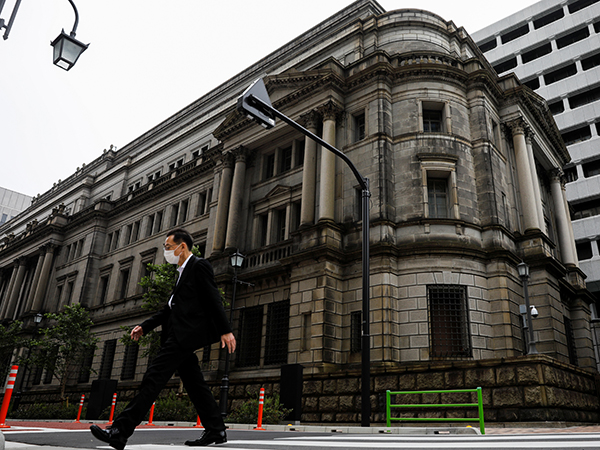 Japan corporate service prices drop for 6th month