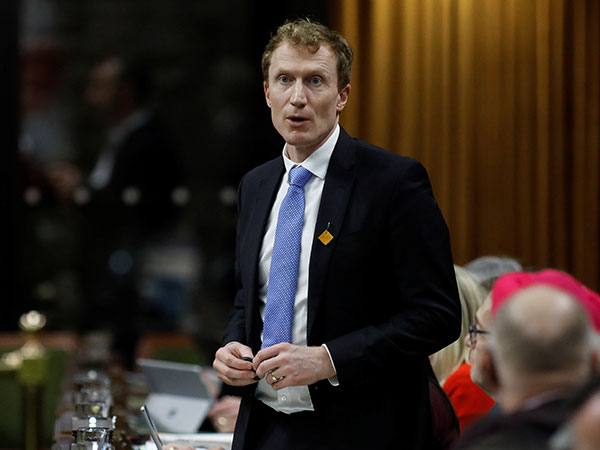Indigenous services minister overrules senior bureaucrat on Neskantaga water probe