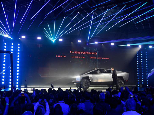 Elon Musk explains why the Cybertruck's windows broke