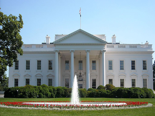 White House defends Trump church visit