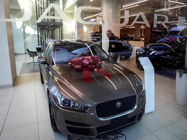 Jaguar's sporty F-Type gets a sleek new look