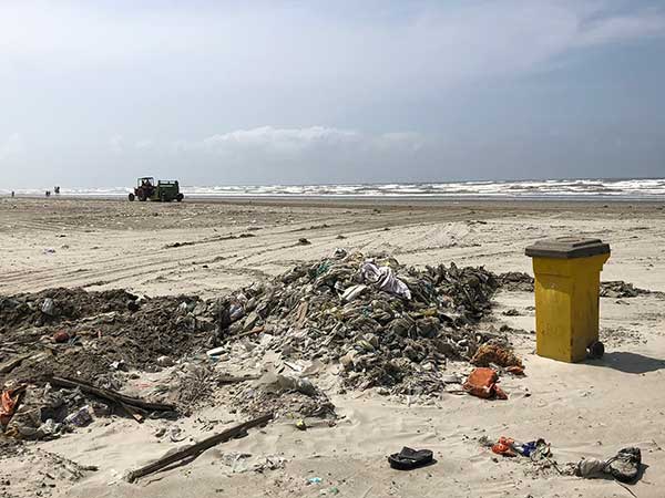 Is Karachi equipped to deal with bio-hazardous trash on its beaches?