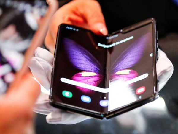 1st batch of Samsung's Galaxy Fold sells out online on 1st day