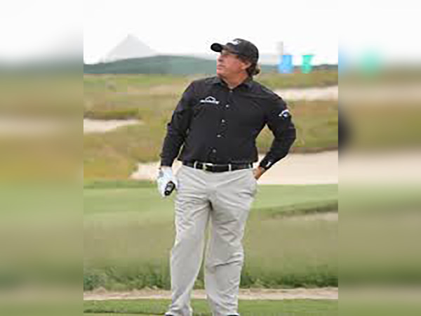 Mickelson, Woods have gamesmanship on full tilt ahead of charity match