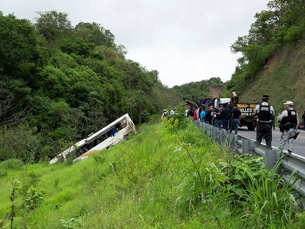 Mexico: 18 killed as bus carrying foreign migrants crashes