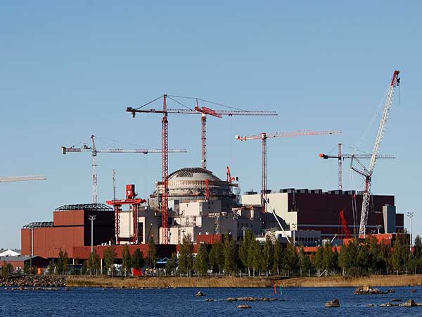 FANR reviews COP28 plans; Barakah Nuclear Power Plant activities