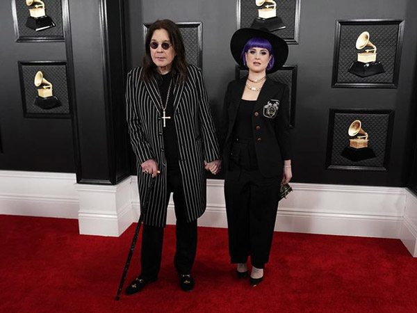 Ozzy Osbourne attends 2020 Grammys red carpet with a cane following Parkinson's diagnosis