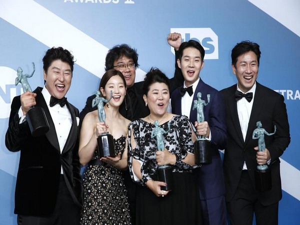 'Parasite' team beefs up last-minute Oscar campaign
