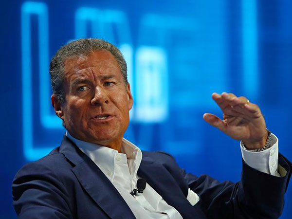 Apple & ex-HBO chief to team up?