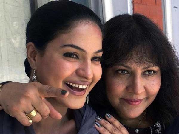 Veena Malik is putting her love for Pakistan on a music album