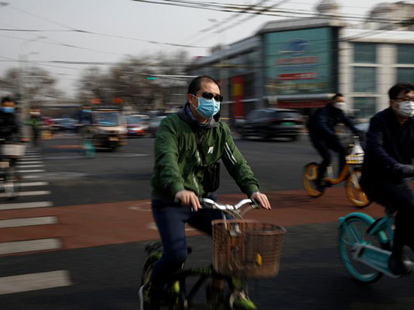Trump strikes friendly tone on China with trade in mind, as his top officials point fingers over pandemic