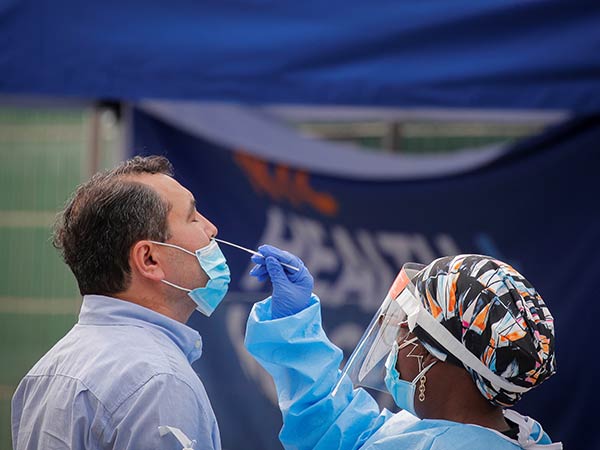 Experts say U.S. fight against COVID-19 "failed miserably" as tally surpasses 7 mln