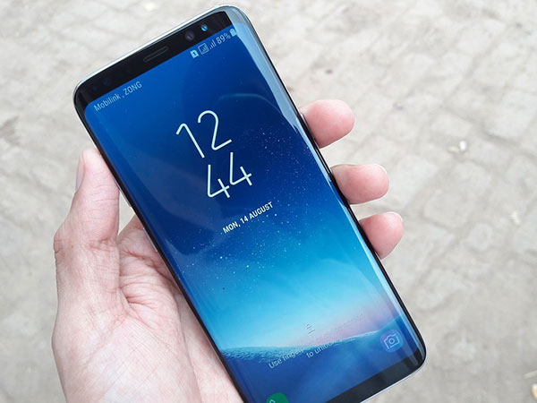 While Samsung innovates smartphones, Apple upgrades