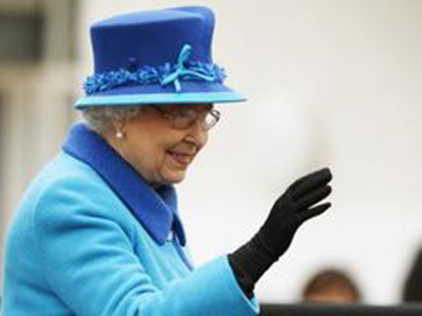 Queen 'Dismayed' by Politicians' 'Inability to Govern' as MPs Seek to Drag Her Into Brexit - Reports