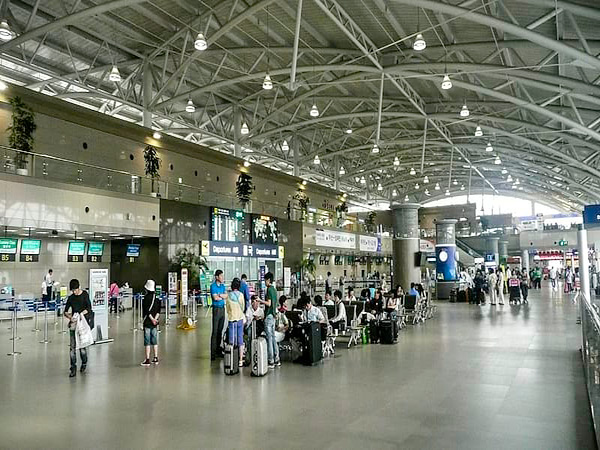 Foreign visitors to S. Korea slump 98 pct on-year in June: tally