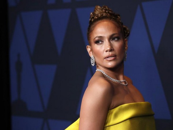 Jennifer Lopez breaks out iconic Versace dress for 'SNL': 'Some people say I look better now'