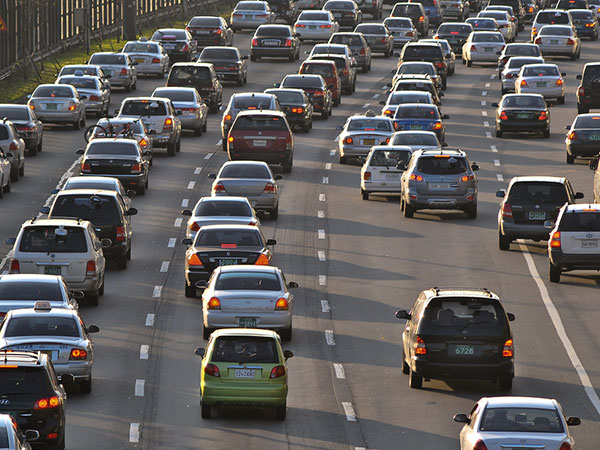 Traffic builds up on highways as people return to Seoul from New Year holiday