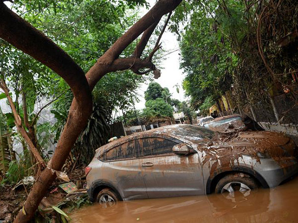 Record rain in Indonesia kills at least 60